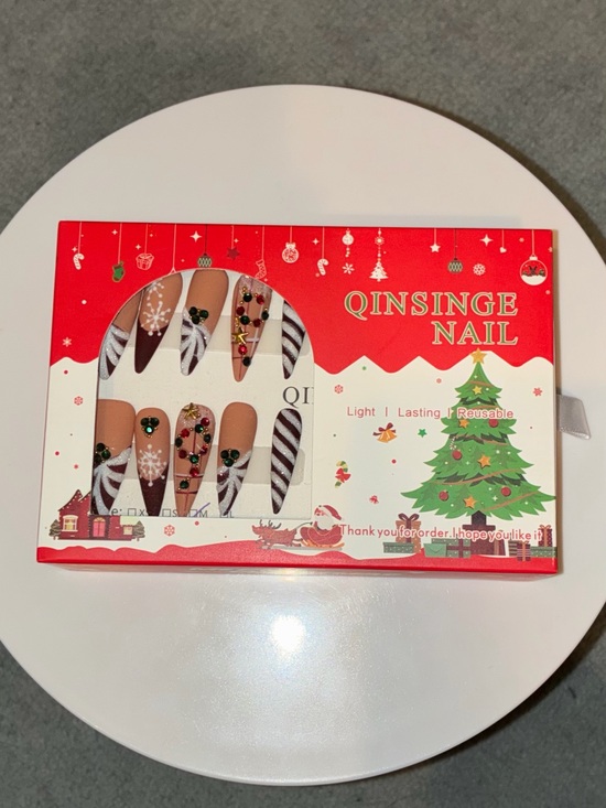 Other - Christmas Press-tOn Manicure Set - Nude, White, Brown & Green